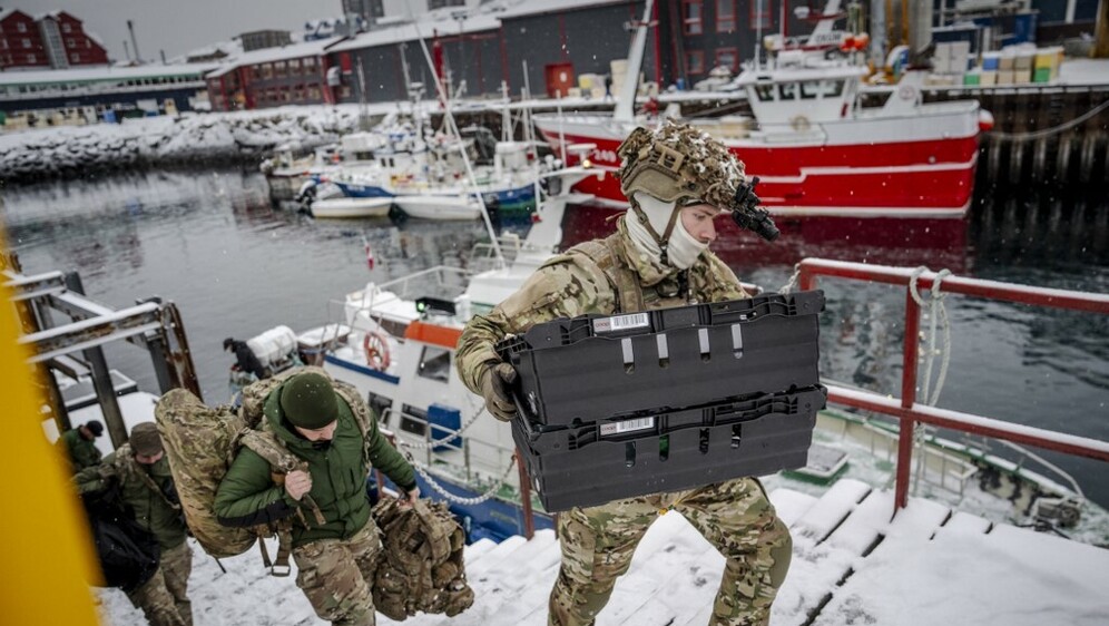 Danski vojnici iskrcavaju se u Nuuk