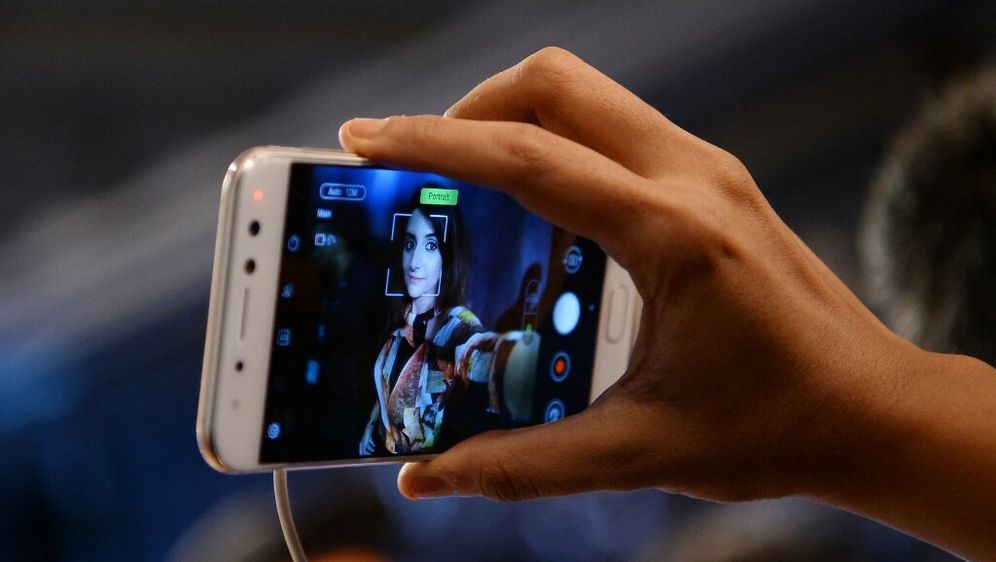 Asusov smartphone, ilustracija