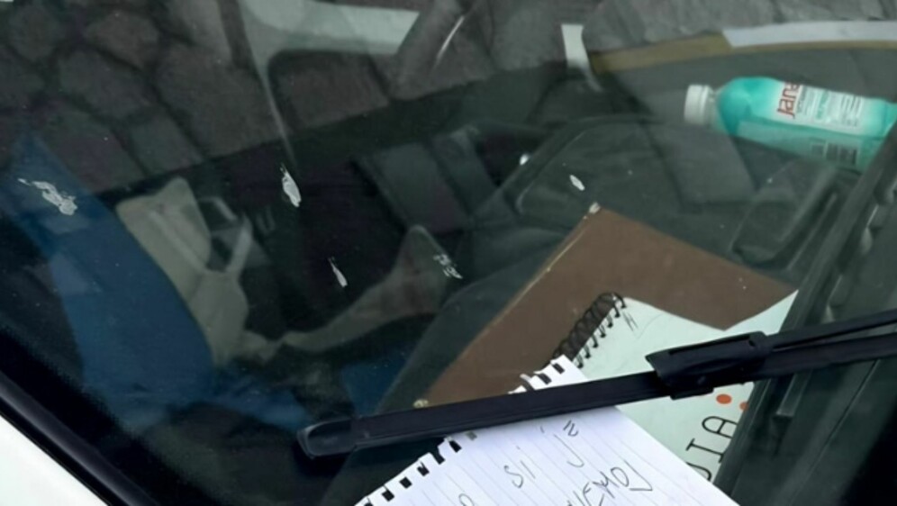 Smiješna poruka na automobilu