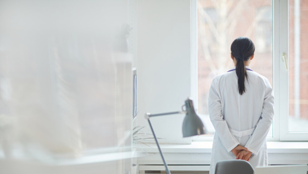 Liječnica u ordinaciji, ilustracija