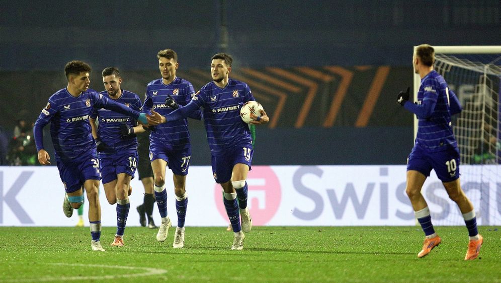 Niko Galešić slavi gol Dinama