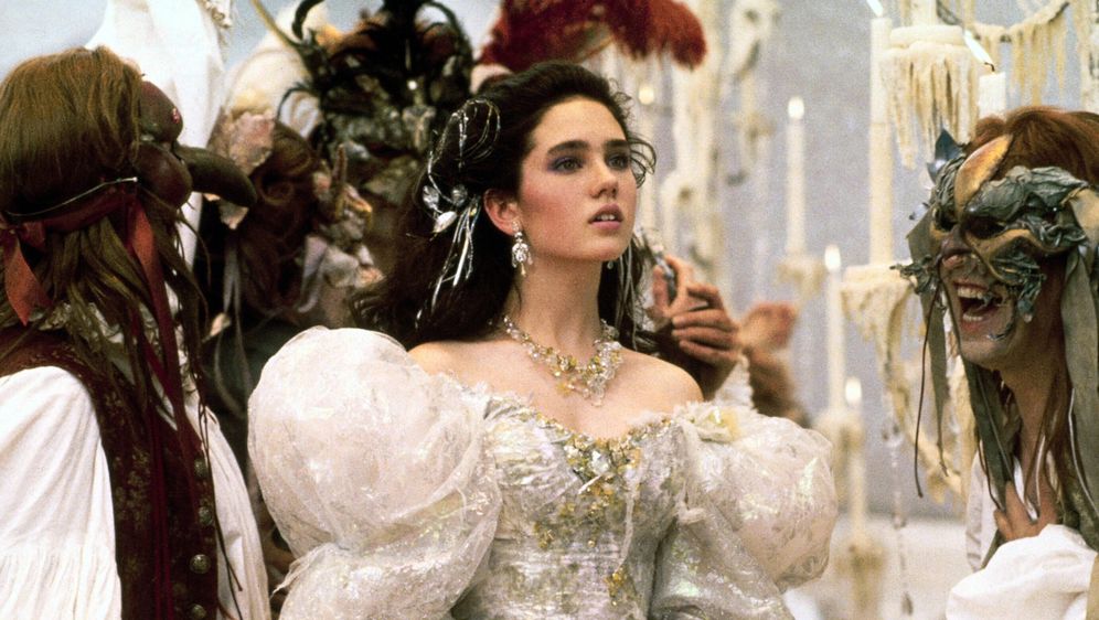 Jennifer Connelly i David Bowie u filmu Labirint iz 1986. godine - 5