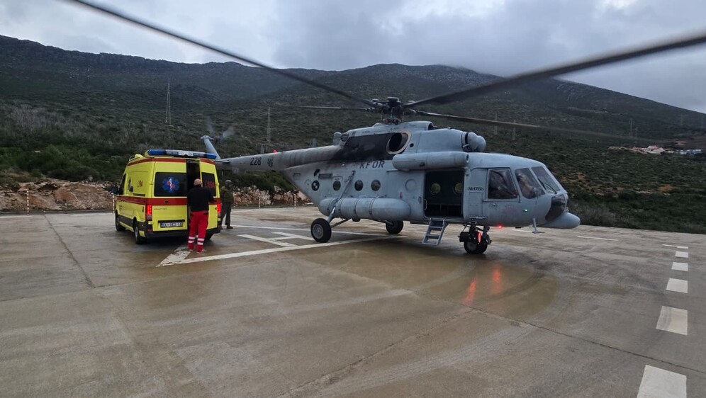 Vojni piloti helikoptera HRZ-a pomogli trudnici