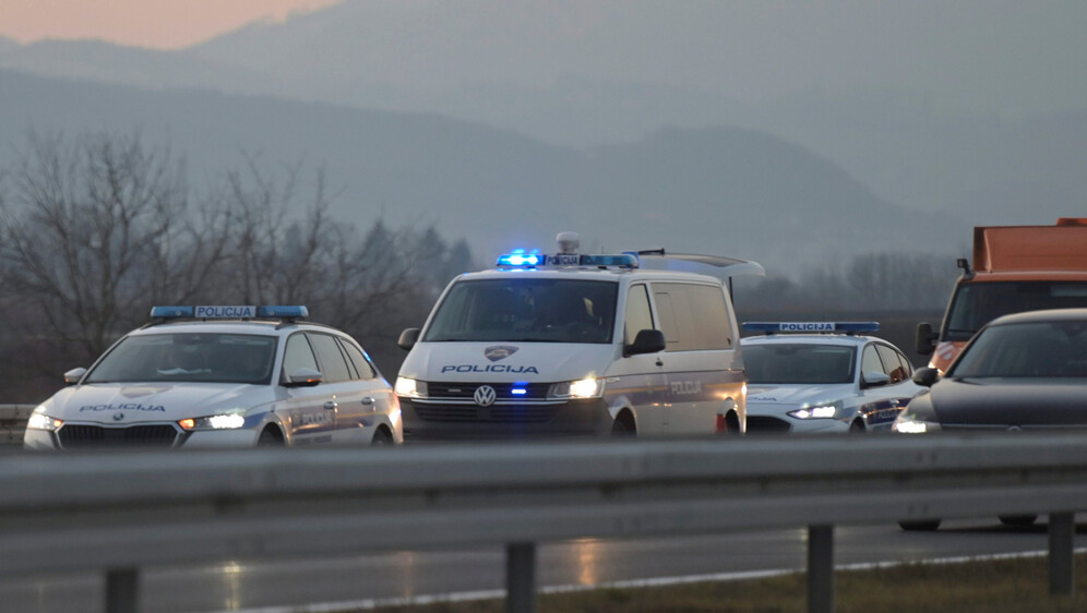 Policija na autocesti, ilustracija