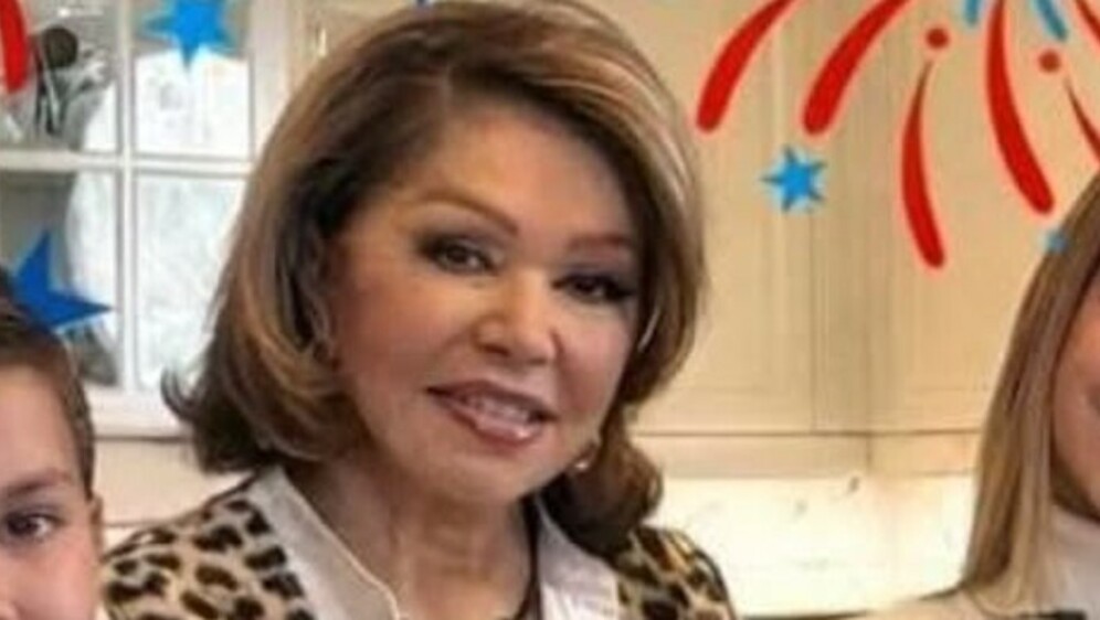 Neda Ukraden s unucima