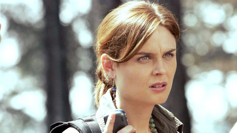 Emily Deschanel - 6