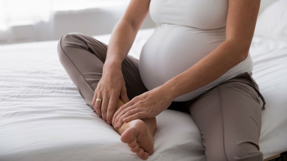 Oticanje nogu u trudnoći normalna je pojava