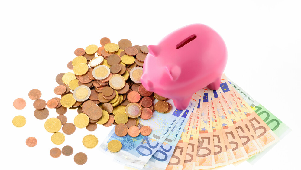 Kako se piše: novaca ili novca