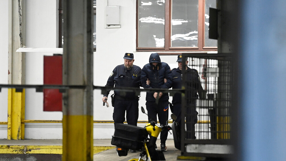 Privođenje u prostorije USKOK-a - 1