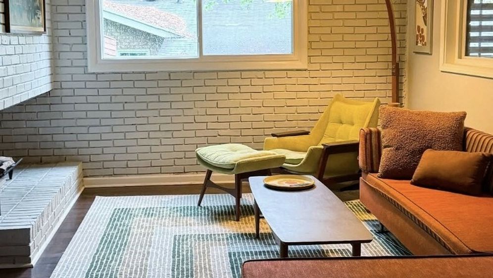 Dnevna soba s retro štihom