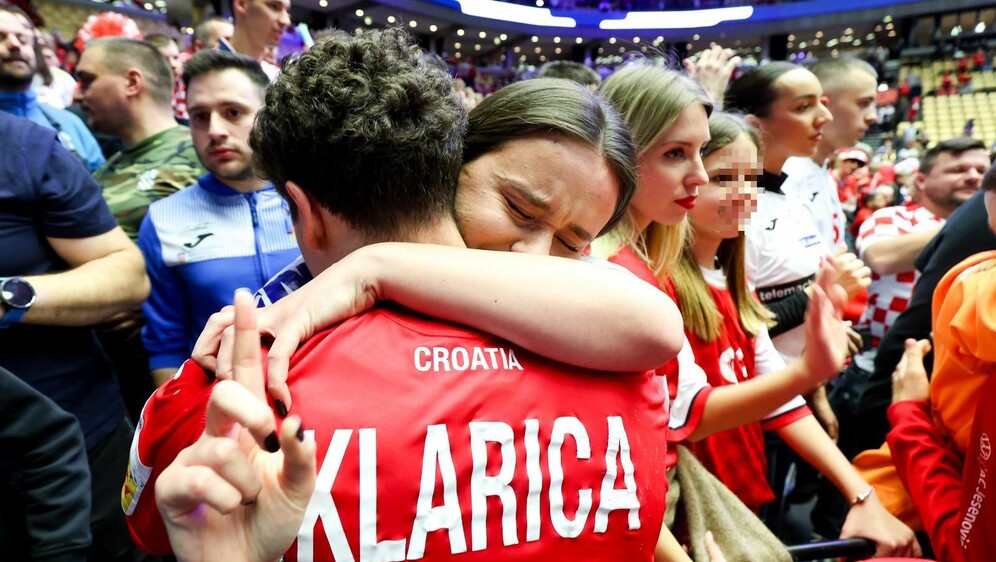 Rukometaši u zagrljaju najbližih - 3