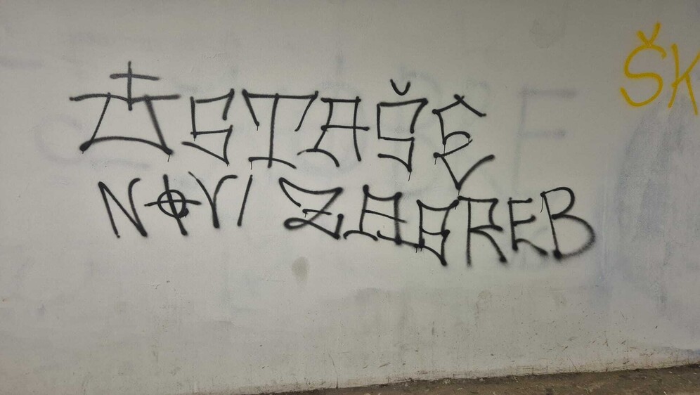 Grafiti u pothodniku u Savskom Gaju