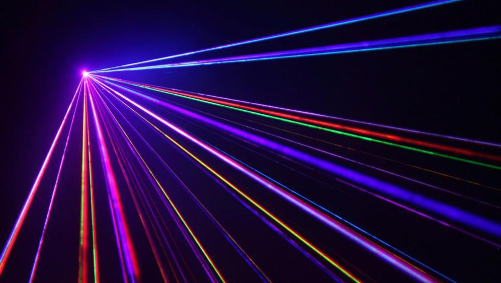 Ovako izgleda trenutak kada laser sprži leću kamere