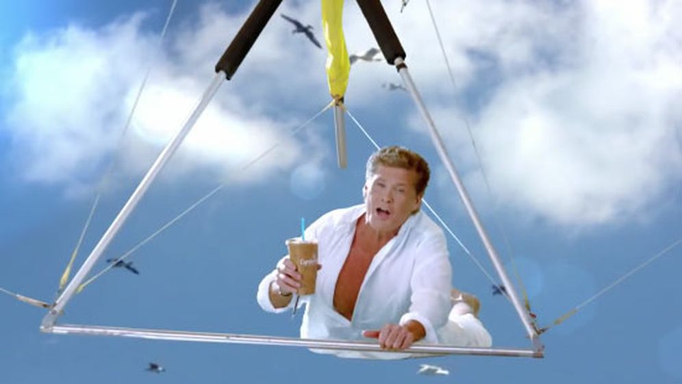 David Hasselhoff u novoj reklami za ledenu kavu — koju ne želite vidjeti