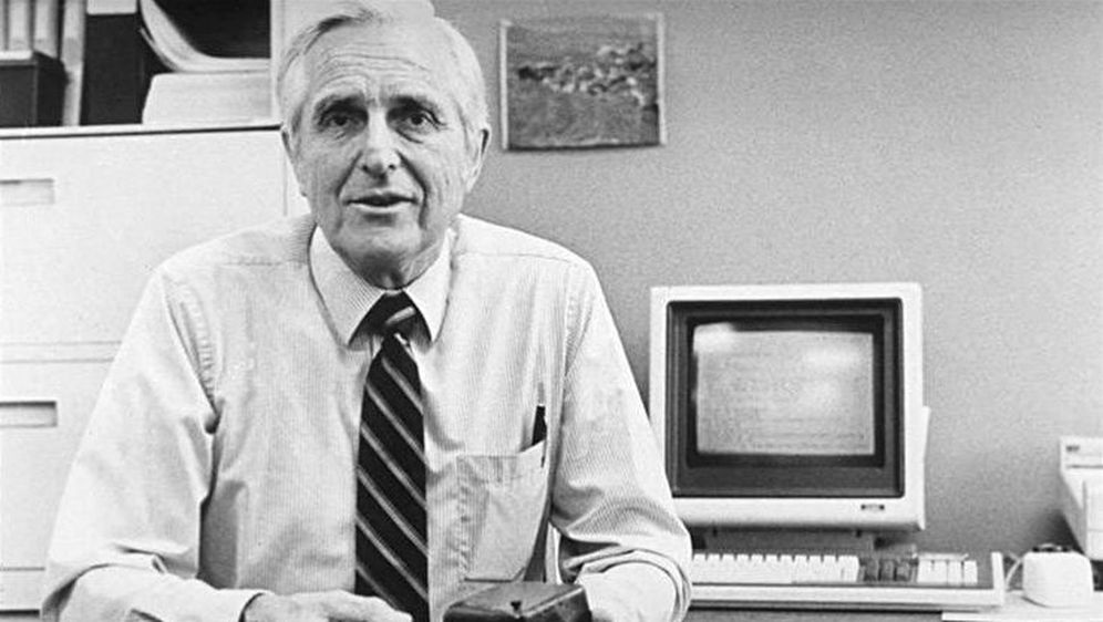 Preminuo je Douglas Engelbart, izumitelj računalnog miša