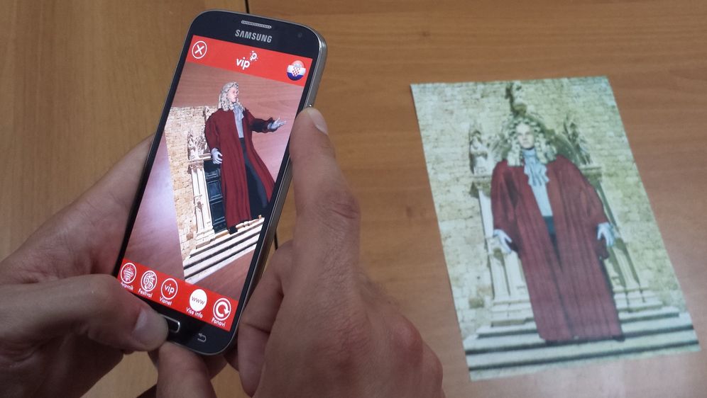 Aplikacija Vip DSF Guide omogućava svim posjetiteljima Dubrovačkih ljetnih igara da saznaju više o Dubrovniku i Igrama na zanimljiv i moderan način