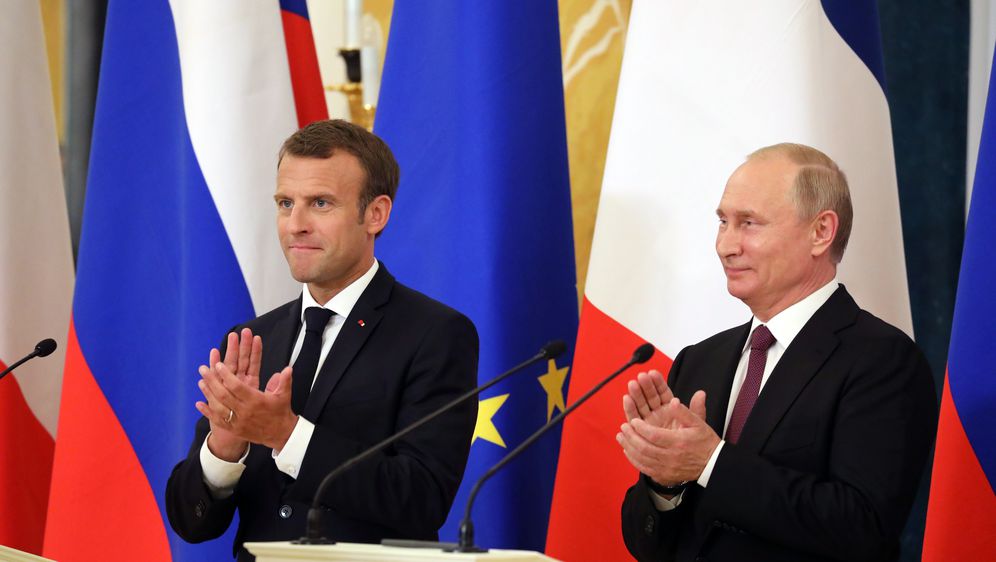 Emmanuel Macron i Vladimir Putin (Foto: AFP)