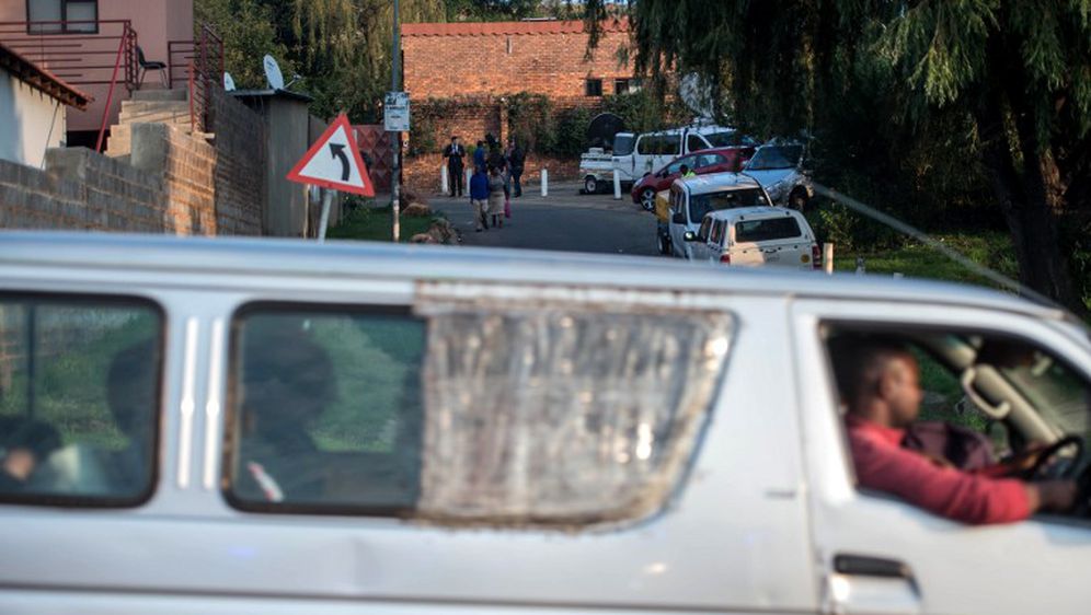 Taksi prijevoz minibusom najpopularniji je oblik prijevoza u Južnoj Africi (Foto: AFP/arhiva)