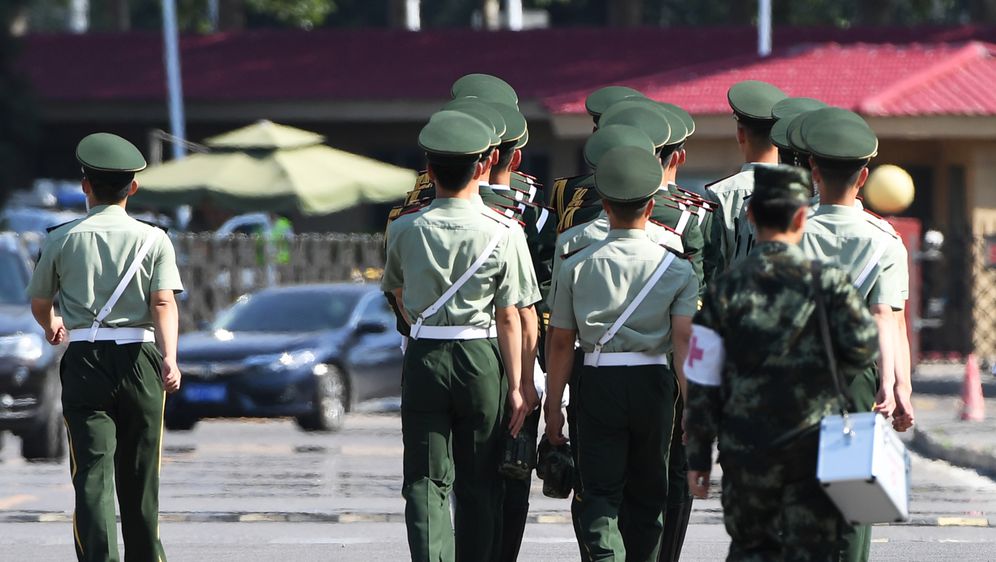 Policija u Pekingu (Foto: AFP)