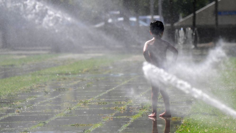 Borba s vrućinom u Njemačkoj (Foto: AFP)