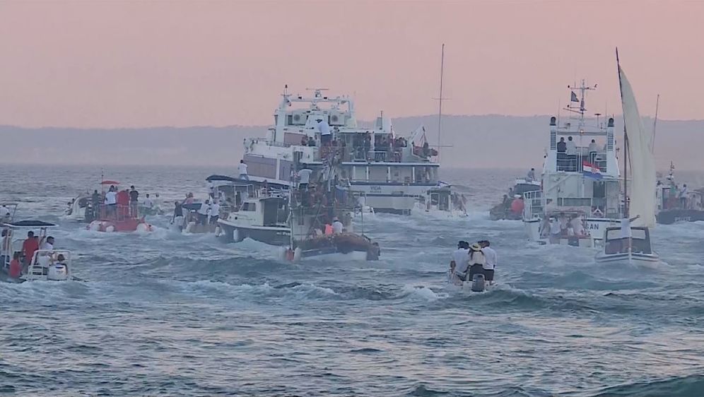 Oliver posljednji put plovi prema Veloj Luci (Foto: Dnevnik.hr) - 5