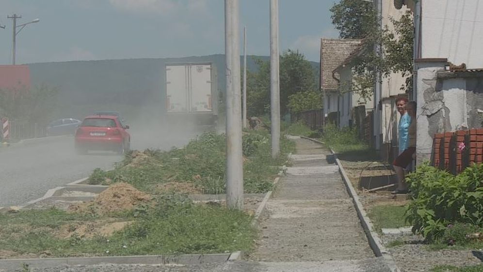 U slavonskom mjestu Čaglin život ljudima zagorčava nedovršena cesta (Foto: Dnevnik.hr)