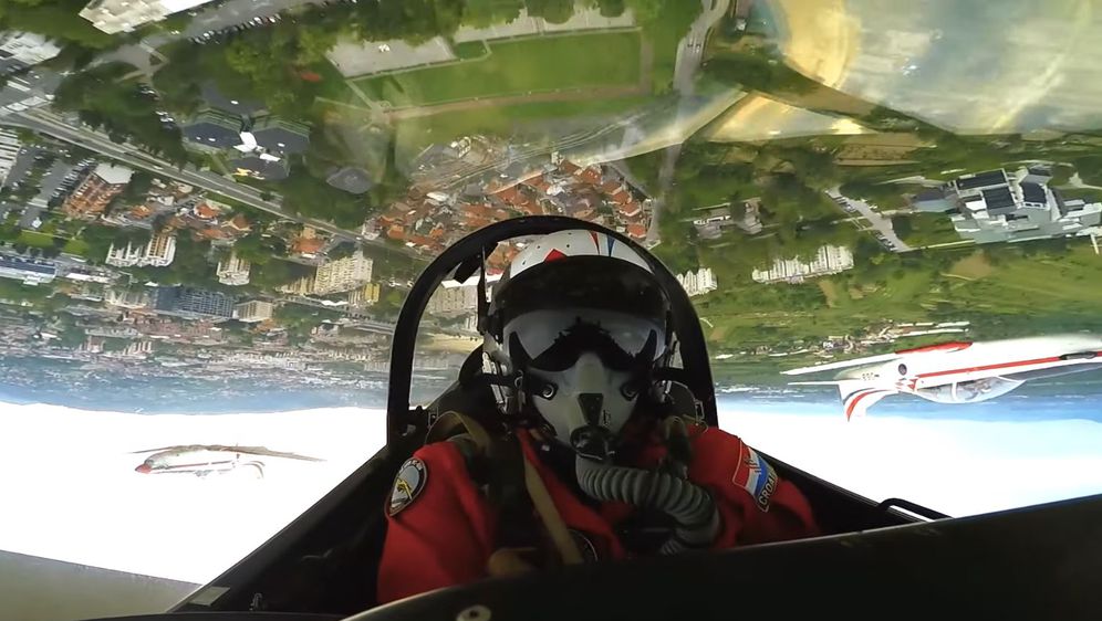 Pogled iz kabine pilota Krila Oluje (Screenshot: YouTube/MORH)