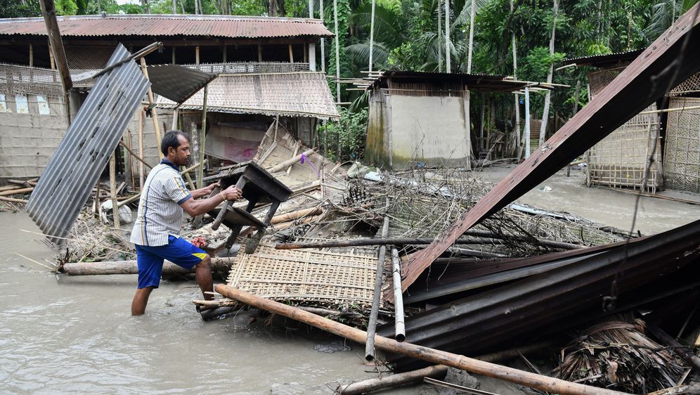 Velike poplave u Indiji (Foto: AFP) - 1