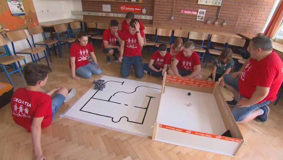 Učenici koji su sudjelovali na natjecanju iz robotike u Australiji (Foto: Dnevnik.hr)