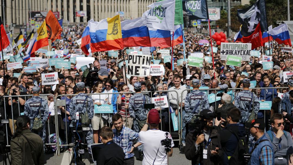 Više od 10.000 prosvjednika u Moskvi traži slobodne lokalne izbore (Foto: AFP)