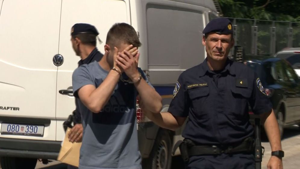 Privođenje osumnjičenih za napad u Puli (Foto: Dnevnik.hr)3