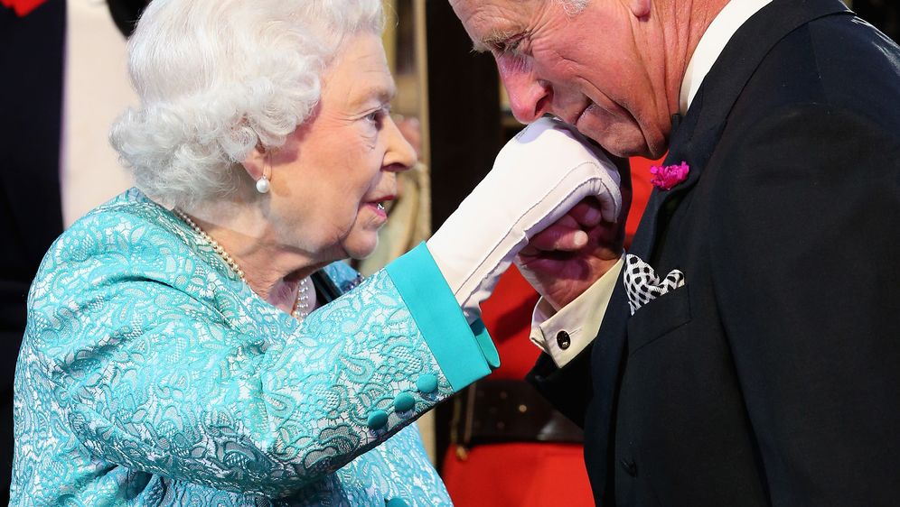 Kraljica Elizabeta II. i princ Charles (Foto: Getty Images)