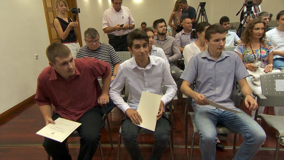 Nagrađeni maturanti (Foto: Dnevnik.hr)