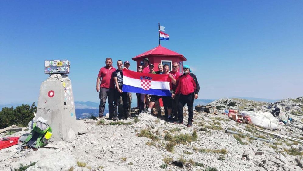 HRZ je prevezao sklonište na najviši hrvatski vrh (Foto:MORH) - 1