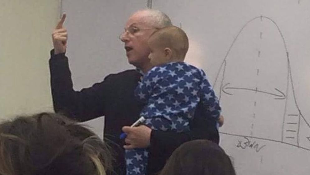 Profesor kojemu bebe ne smetaju dok predaje