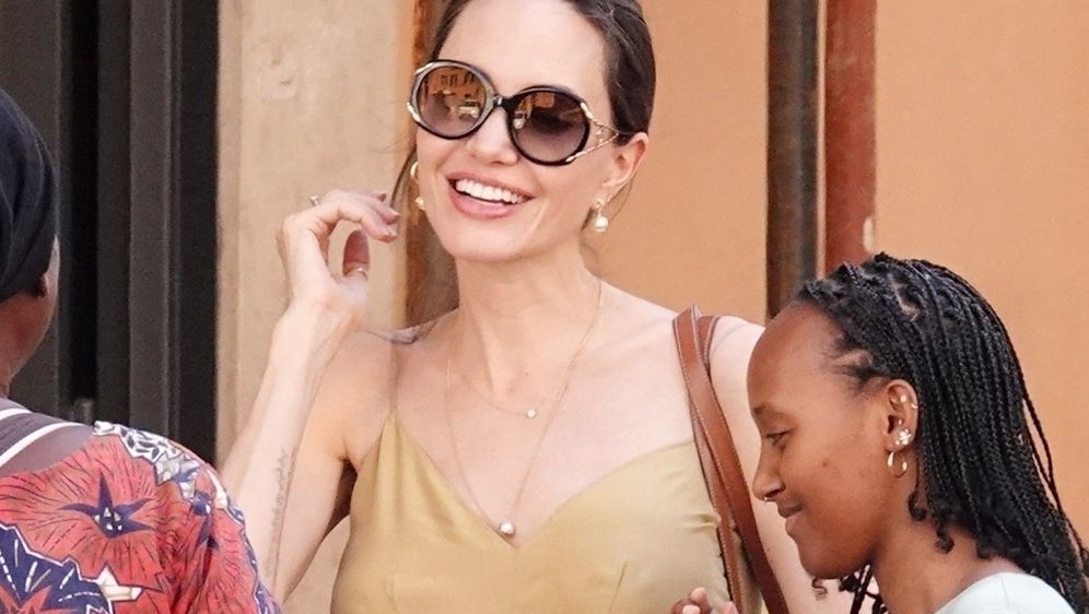 Angelina Jolie s kćerima je prošetala Rimom