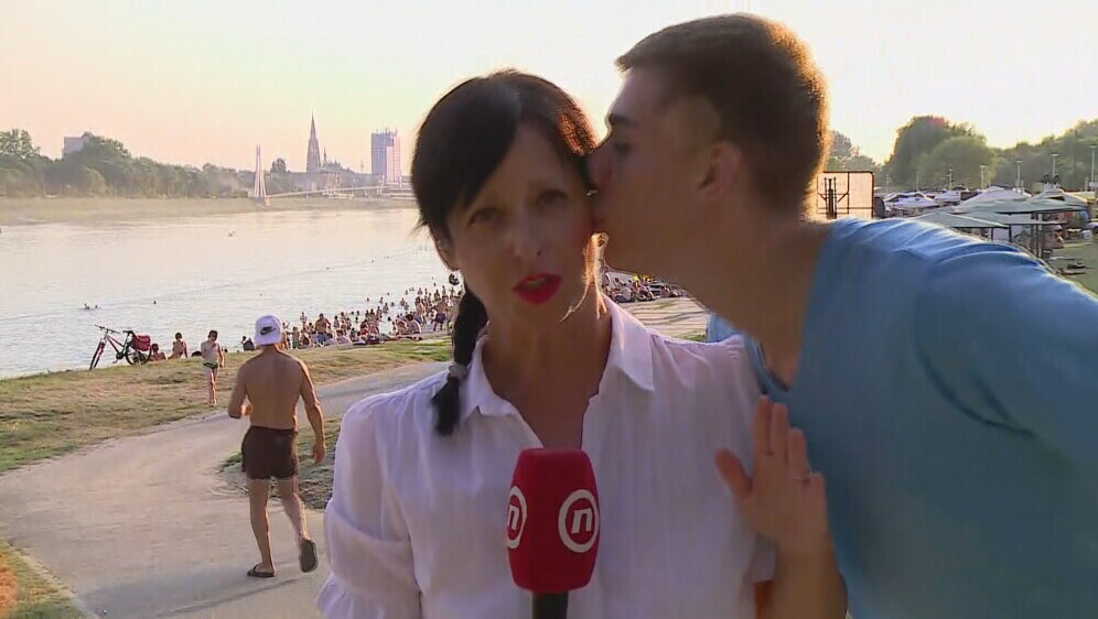 Marina Bešić Đukarić dobila poljubac tijekom javljanja uživo