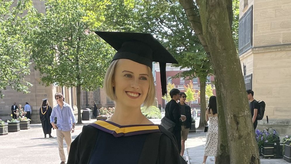 Laura Nuttall diplomirala je na Sveučilištu u Manchesteru
