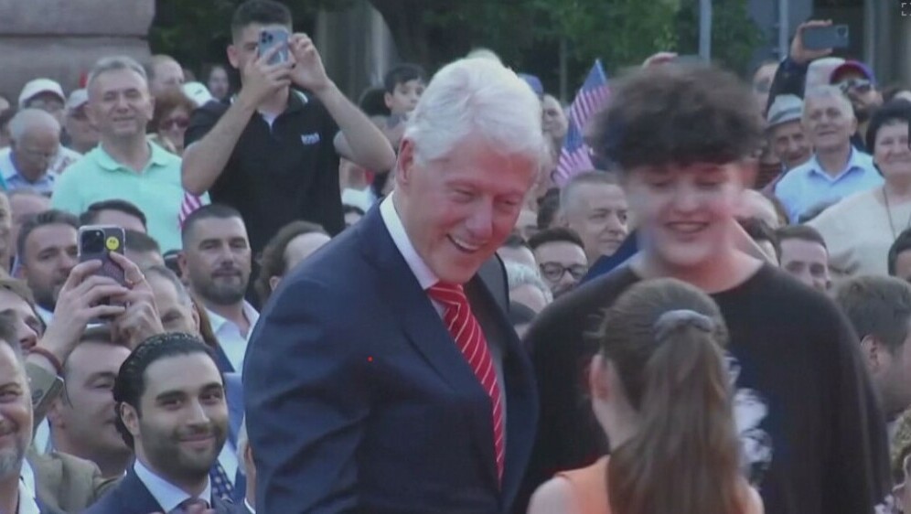 Bill Clinton u Albaniji, ilustracija - 3