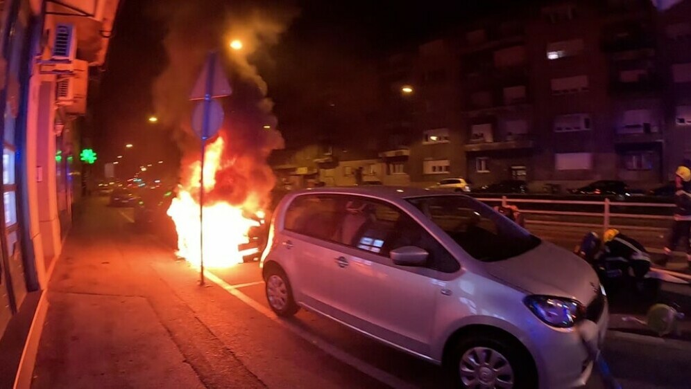 Požar automobila u Zvonimirovoj ulici