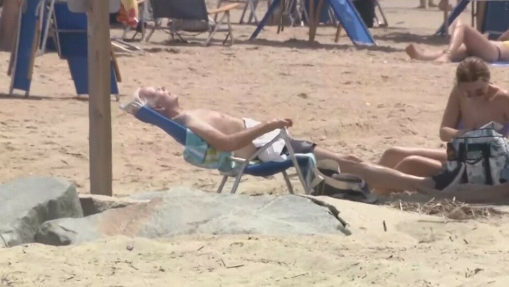 Bidenovi na plaži, ilustracija - 2
