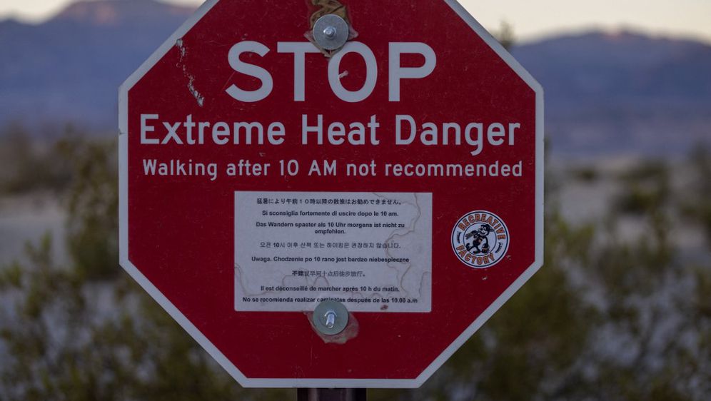 Znak upozorenja na ekstremne vrućine u američkoj Dolini smrti