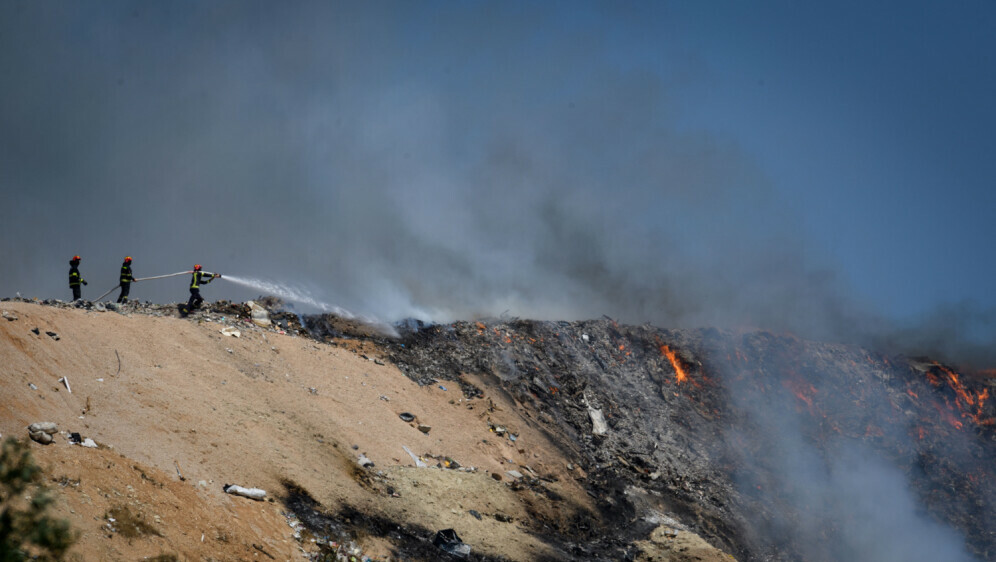 Gašenje požara na odlagalištu otpada Bikarac kod Šibenika - 1