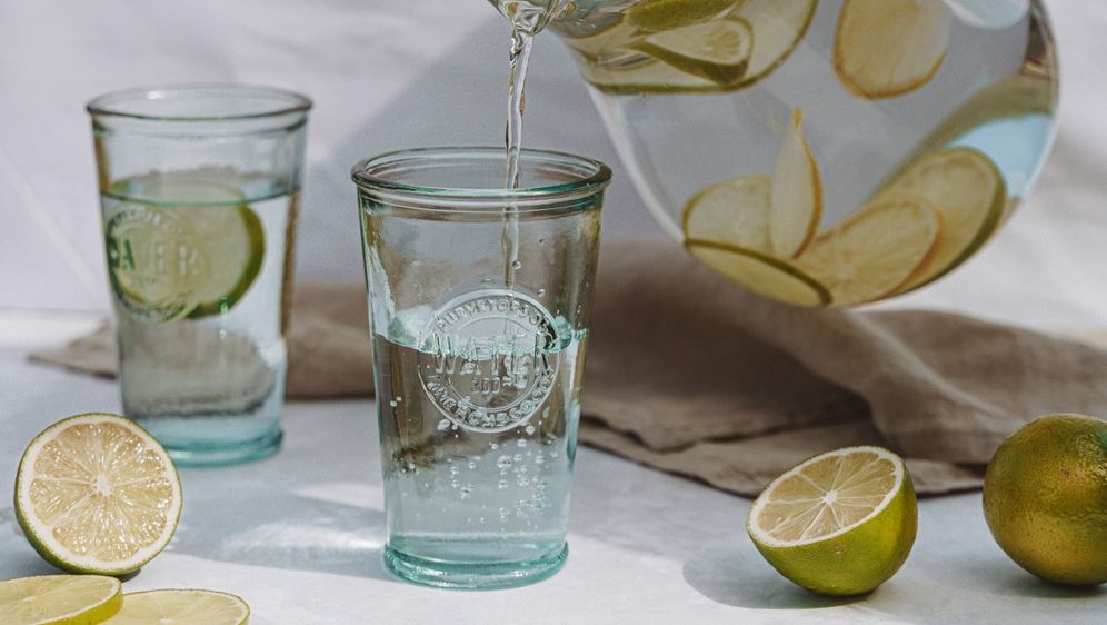 Voda s ledom i limetom