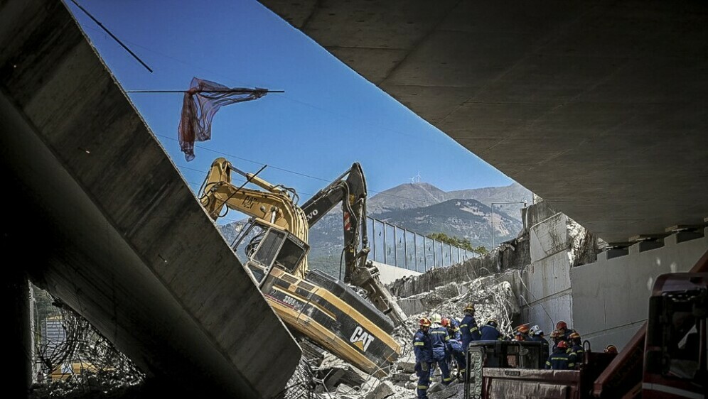 Urušen most u Grčkoj