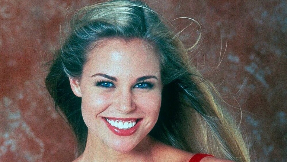 Brooke Burns - 16