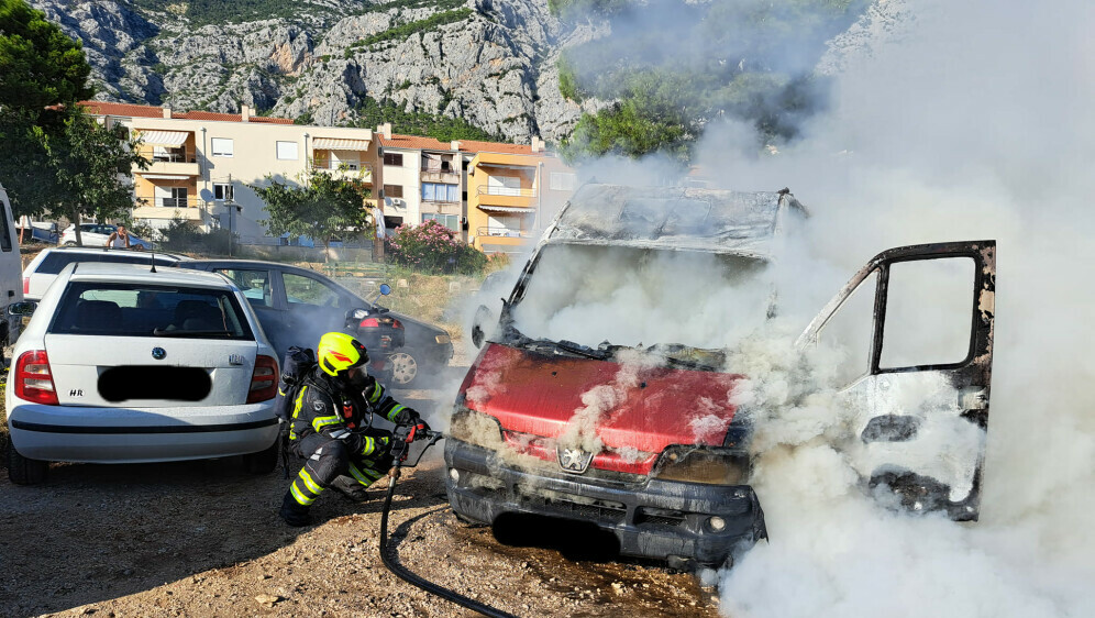 Požar vozila u Makarskoj - 3