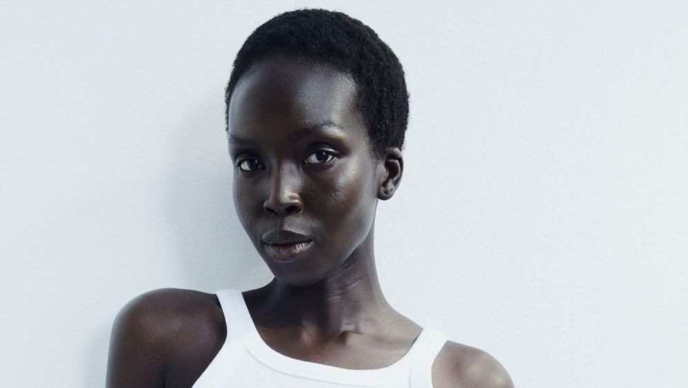 Bijeli top (H&M), 7,99 eura