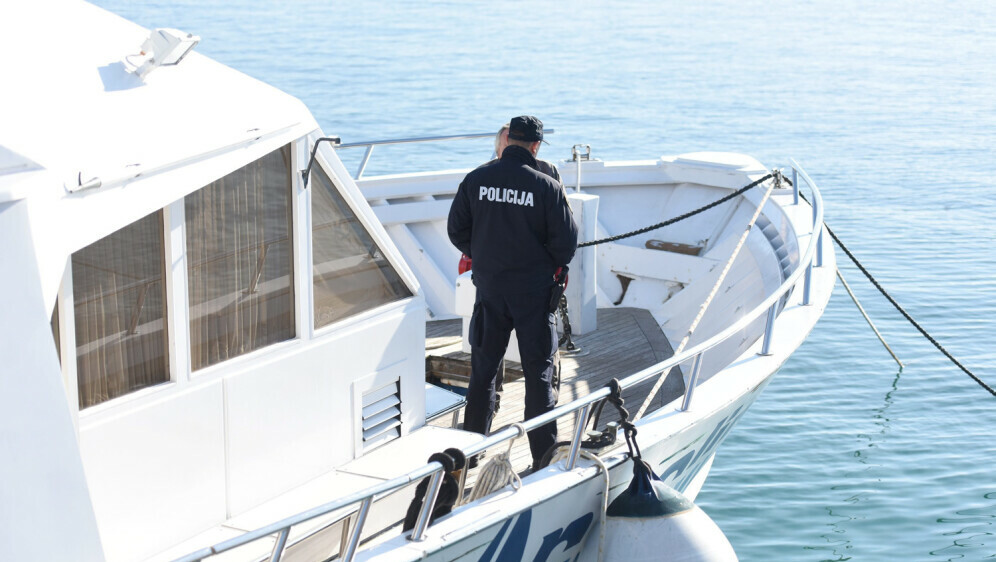 Policija na brodu (ilustracija)