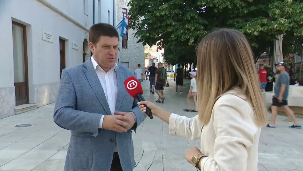 Oleg Butković i Katarina Jusić Mezga, reporterka Dnevnika Nove TV